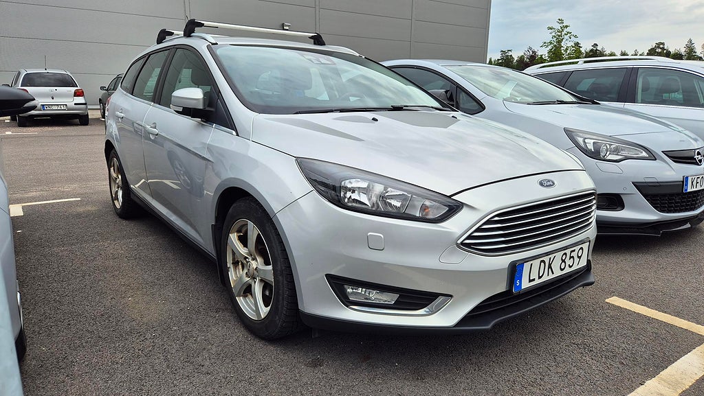 Ford Focus Kombi 1.0 EcoBoost Titanium EU6 Nybes 125 hk 