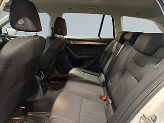 Skoda Octavia Kombi 1.5 TSI ACT Style Drag Värmare Ad Farthållare S&V – bild 13