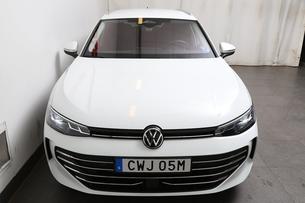 Volkswagen Passat Sportscombi 1,5 eTSI Business Värmare Drag 2025