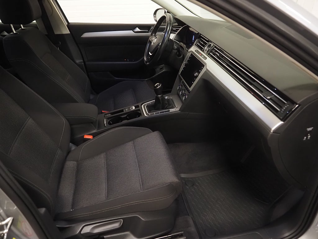 Volkswagen Passat SC 1.5 TSI 150hk Cockpit P-Sensorer 2019
