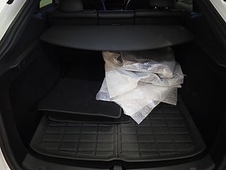 SUV Tesla Model Y 18 av 19