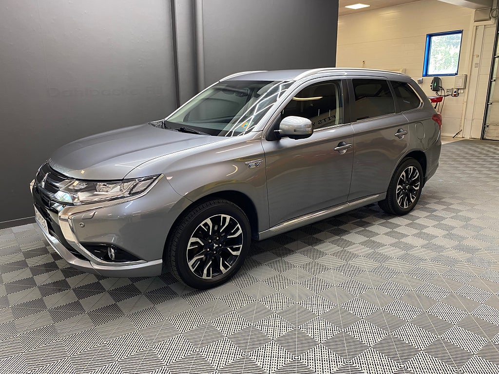 Mitsubishi Outlander PHEV CVT Business / Drag 