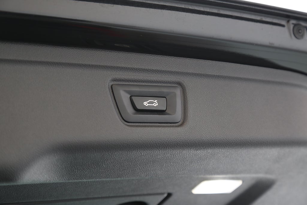 BMW 330e xDrive Touring M-Sport Aut Drag HiFi Aktiv Farth. 2023