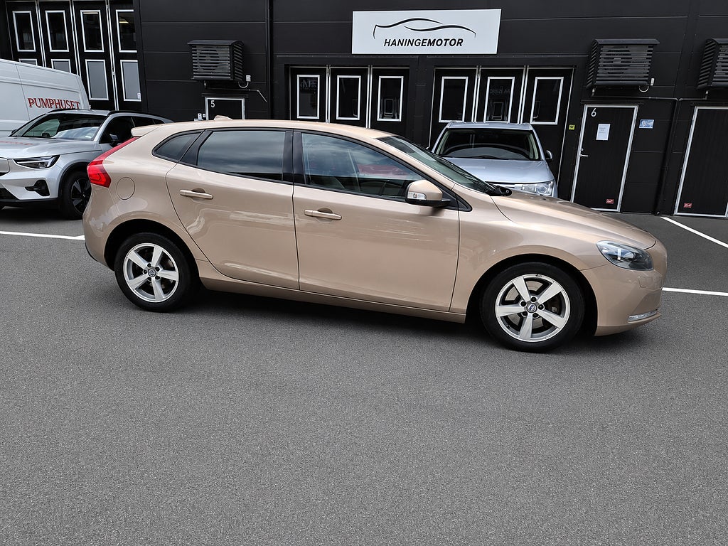 Volvo V40 D2 Geartronic Euro 6 Kamrem bytt Ränta 3,45%