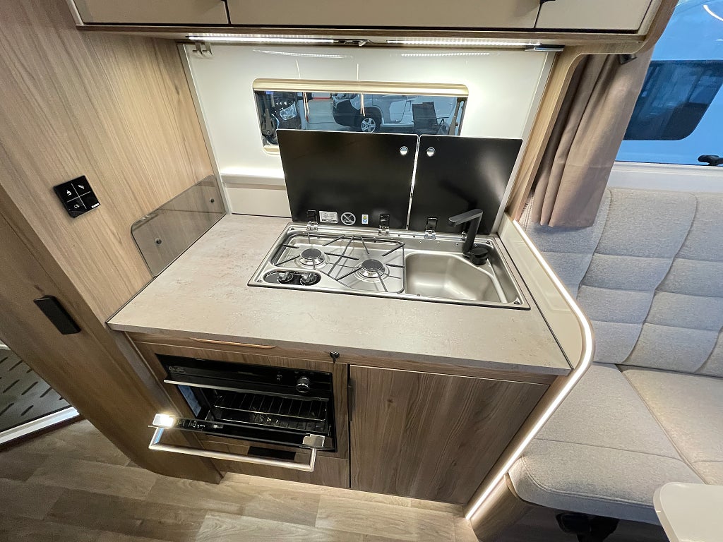 Kabe  Novum Compact 720 LXL / ALDE / Ugn / B-kort / Litium /   - Kabe