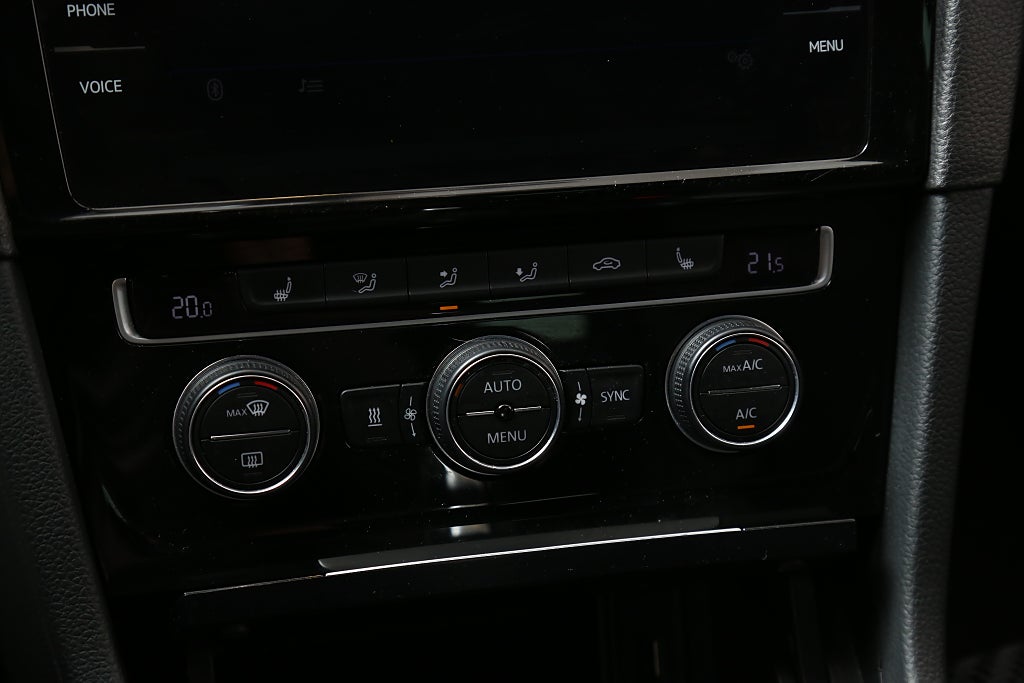 Volkswagen Golf 1,5 TSI 150hk R-Line DSG Sportscombi Värmare Drag 2019