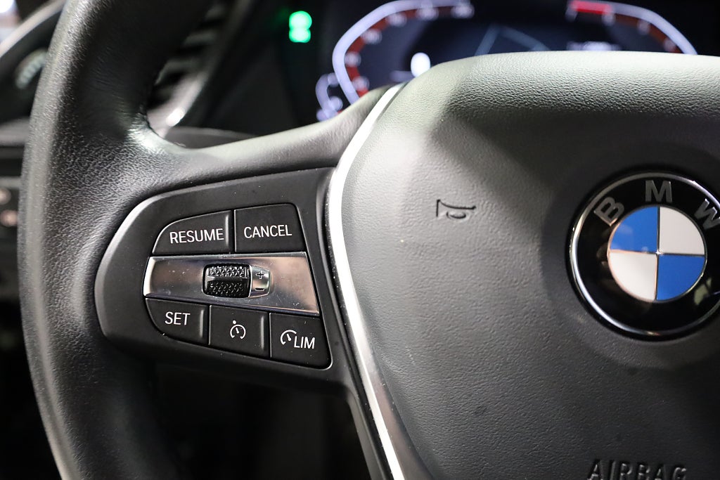 BMW 118I Sport line Navi PDC CarPlay Leasbar 2022