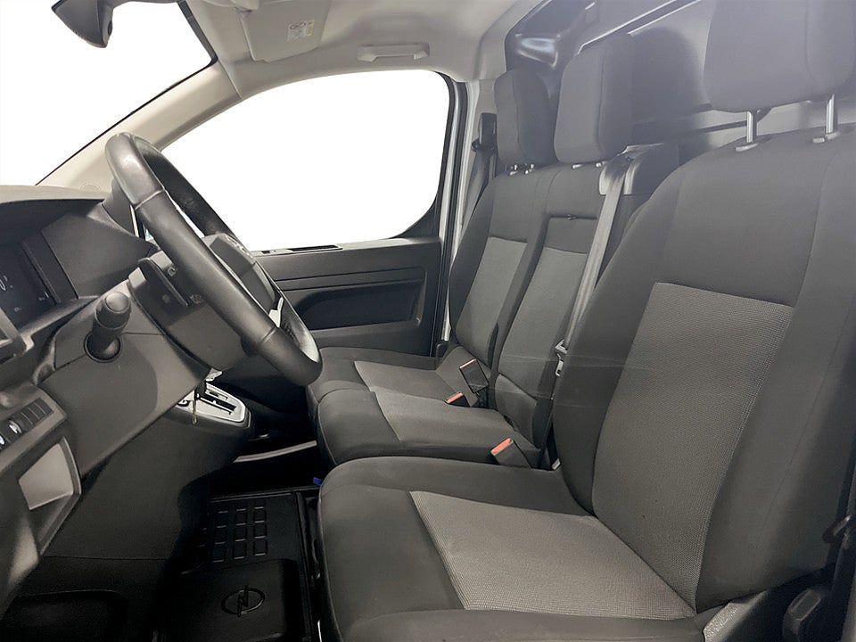 Bild på Opel Vivaro Business 2.0 BHDi 145hk Aut L3 B-KAMERA CARPLAY