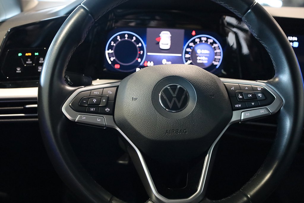 Volkswagen Golf 1,0 TSI 110HK P-Värmare Dragkrok Kamera 2022