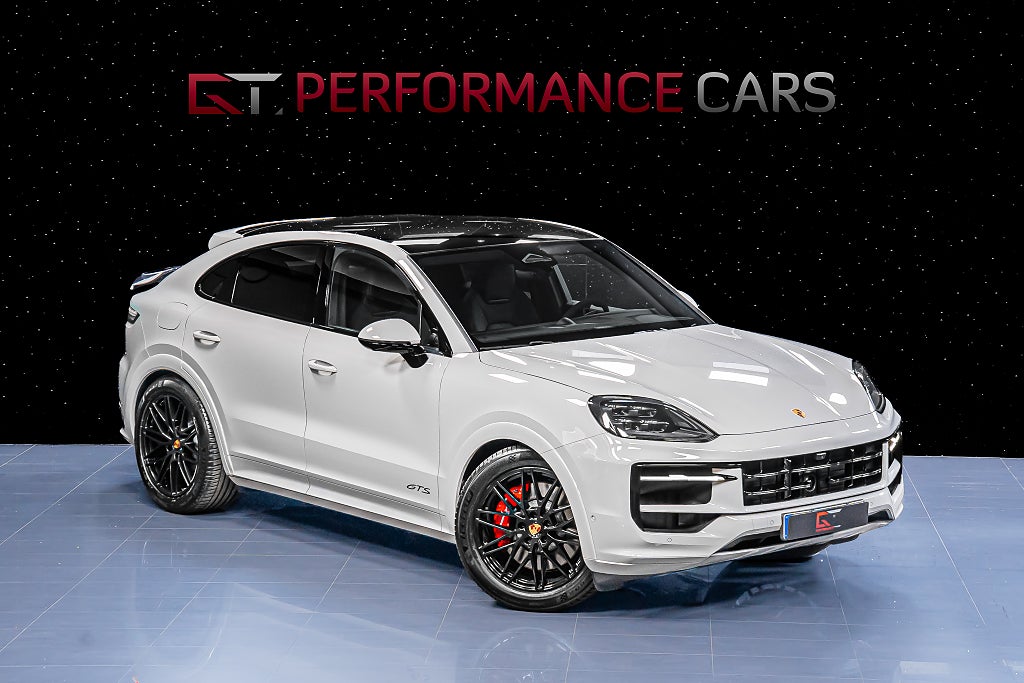 Porsche Cayenne GTS Coupé 2026 MOMS Kolfiber SportDesign 18-vägs ACC
