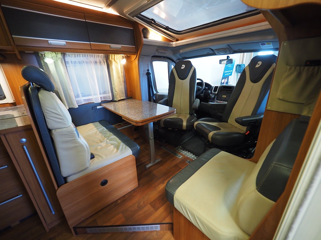 Dethleffs Black Magic Edition Låga Långbäddar I ALDE I Solcell I BM T 001