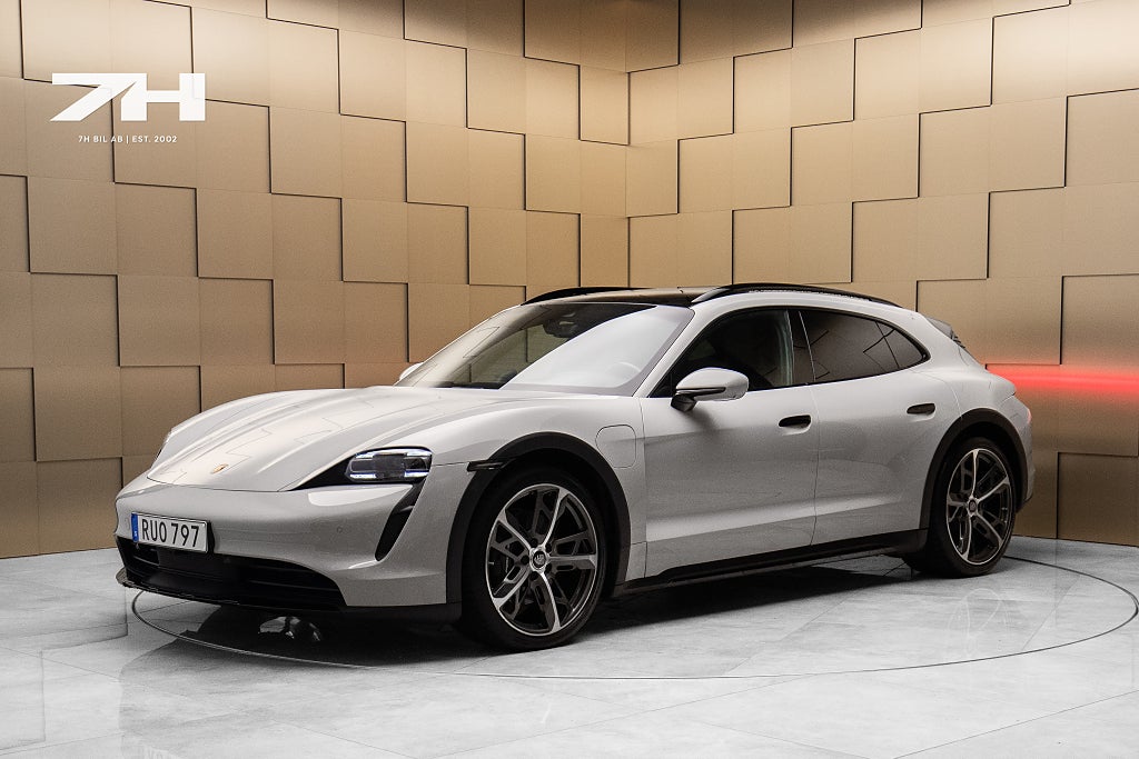 Porsche Taycan 4 Cross Turismo / P-Display / 18-väg / HuD /