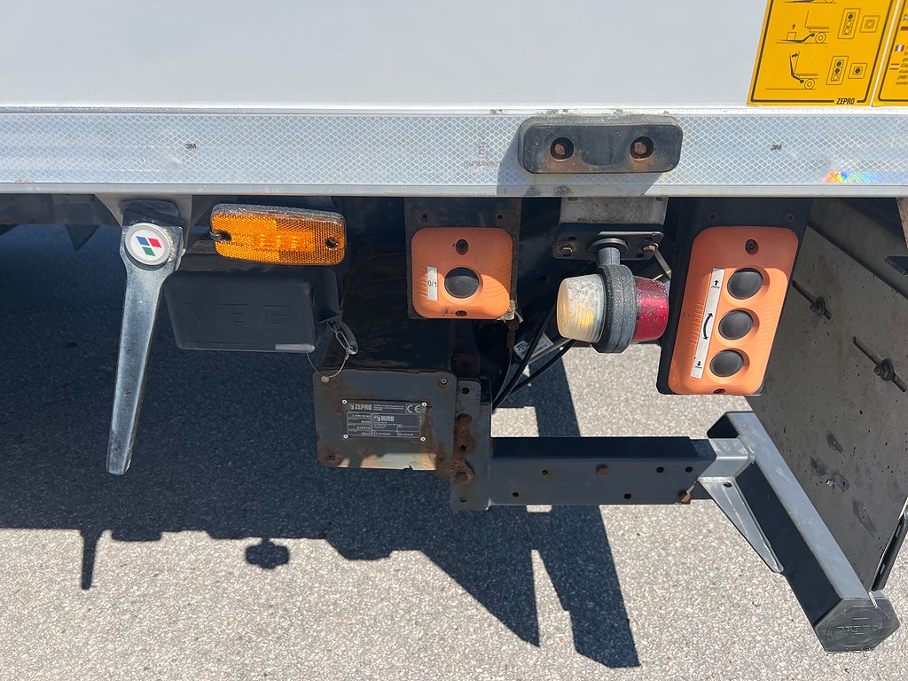Volvo FM 410 6x2 Skåpbil, Öppningsbarsida, Bussbygg, Värmare