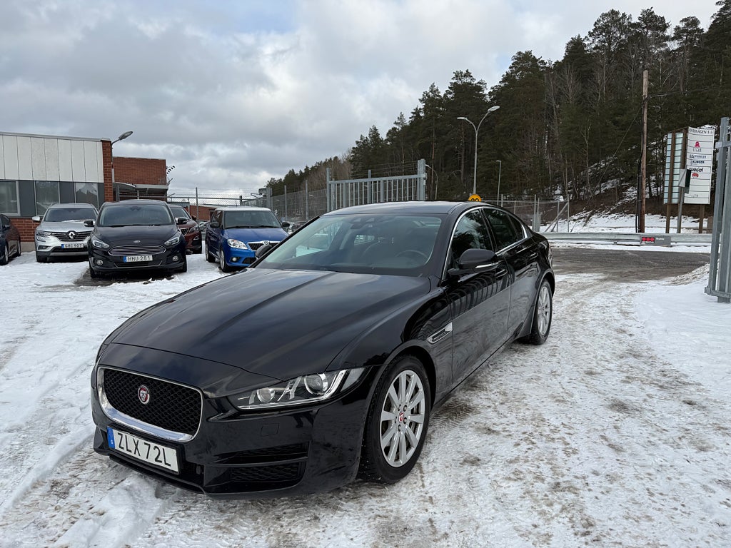 Jaguar XE 20d 180hk Automat Skinn Kamera Navi Nybesiktigad Euro 6
