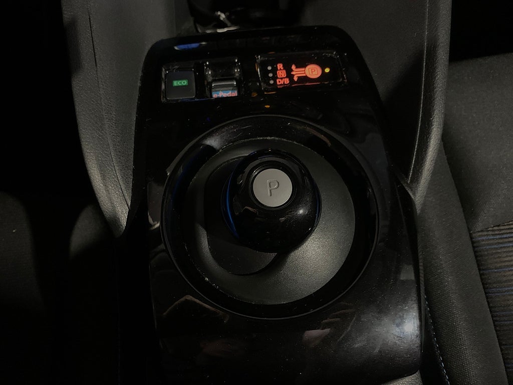 Nissan Leaf N-Connecta|40kWh|Värmepump|360 kamera