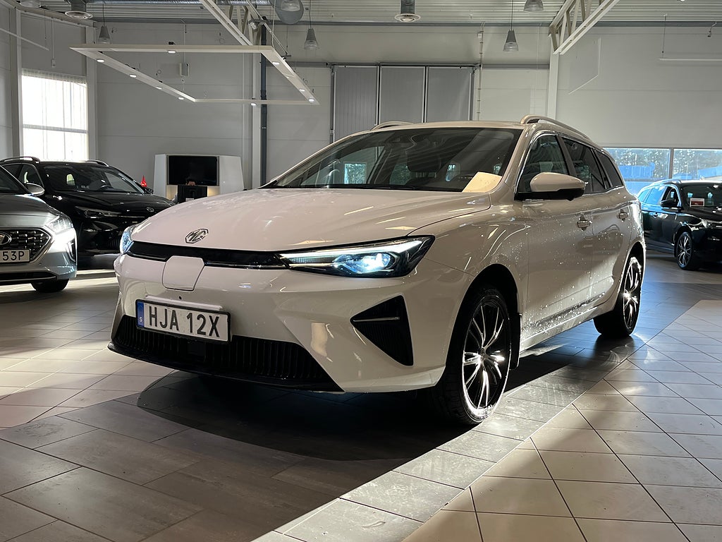 MG 5 Ränta 0,99% | 61 kWh Lux Long Range Kamera Fartpilot Apple