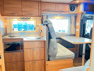 Husbil-halvintegrerad Adria Izola 687 SP 9 av 38