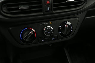 Halvkombi Hyundai i10 17 av 21