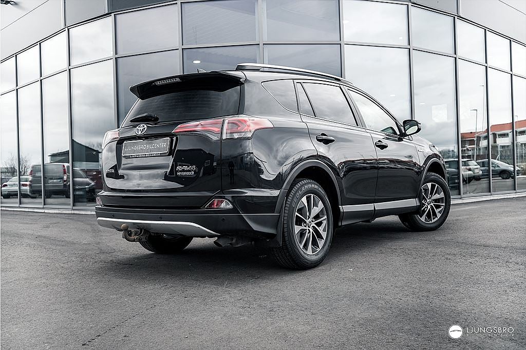 Toyota RAV4 Hybrid 2.5 AWD 197hk / Drag / B-Kamera