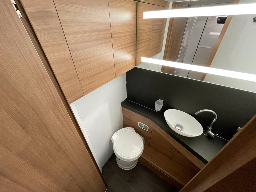 Adria Matrix Plus 670 SC /Taksäng/ALDE/5 bältad/160hk/Queen - Adria