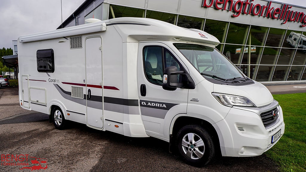 Adria Coral S 670 SLT | Låga enkelsängar