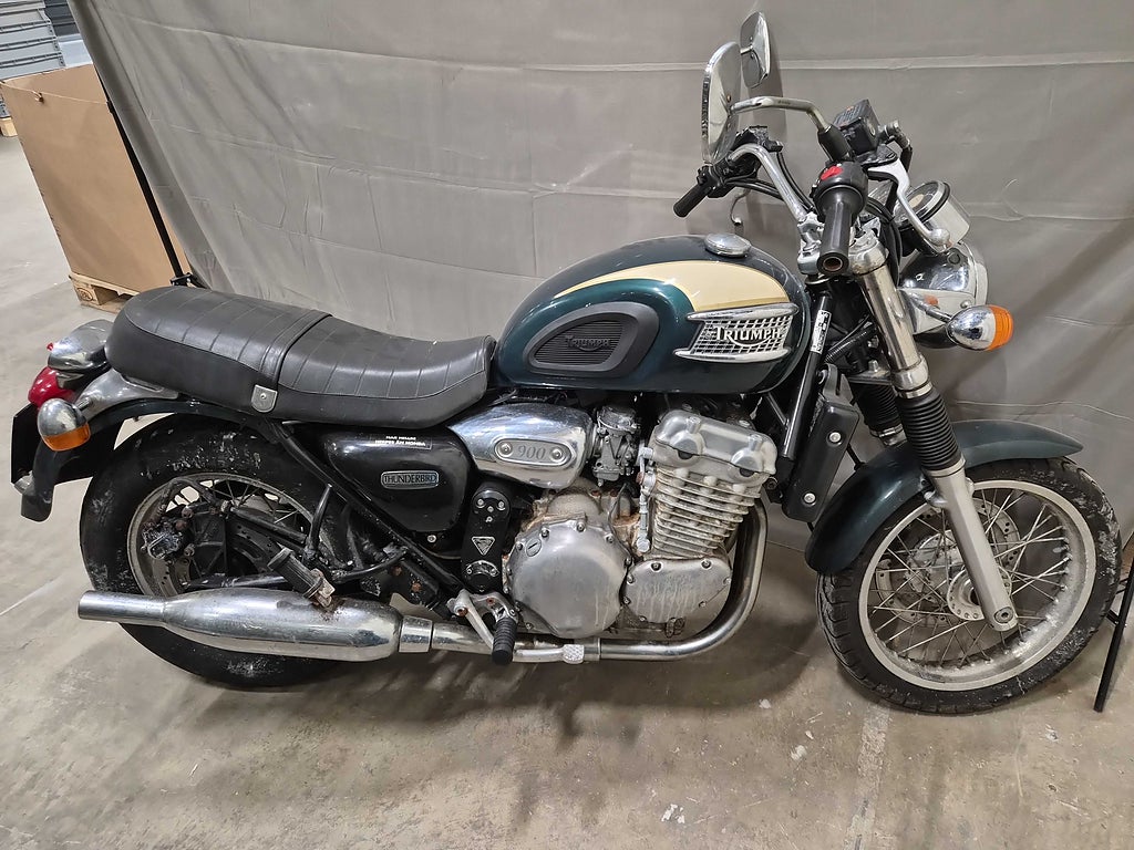Triumph THUNDERBIRD 900