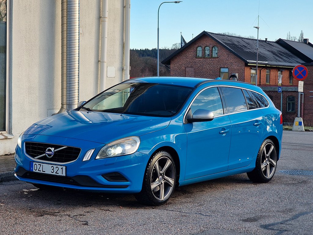 Volvo V60 D4 Momentum, R-Design/Ny Bes/Ny Servad/Dragkrok 