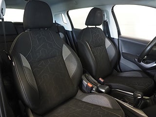 Halvkombi Peugeot 2008 10 av 24