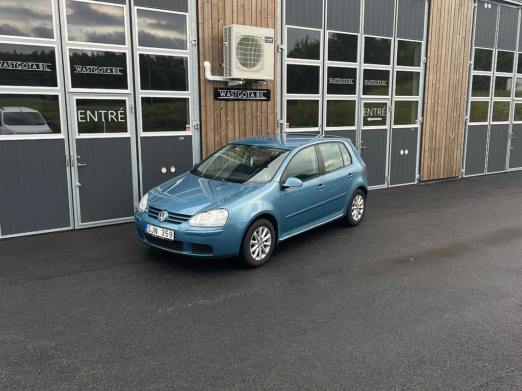 Volkswagen Golf 5-dörrar 1.6 TipTronic Automat | Välservad