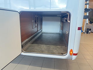 Husbil-halvintegrerad LMC T681 7 av 26