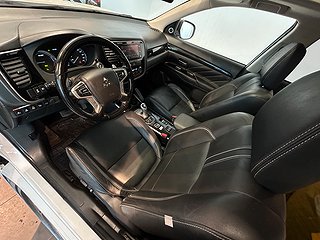 Mitsubishi Outlander PHEV Business Värmare/Pano/Skinn/360
