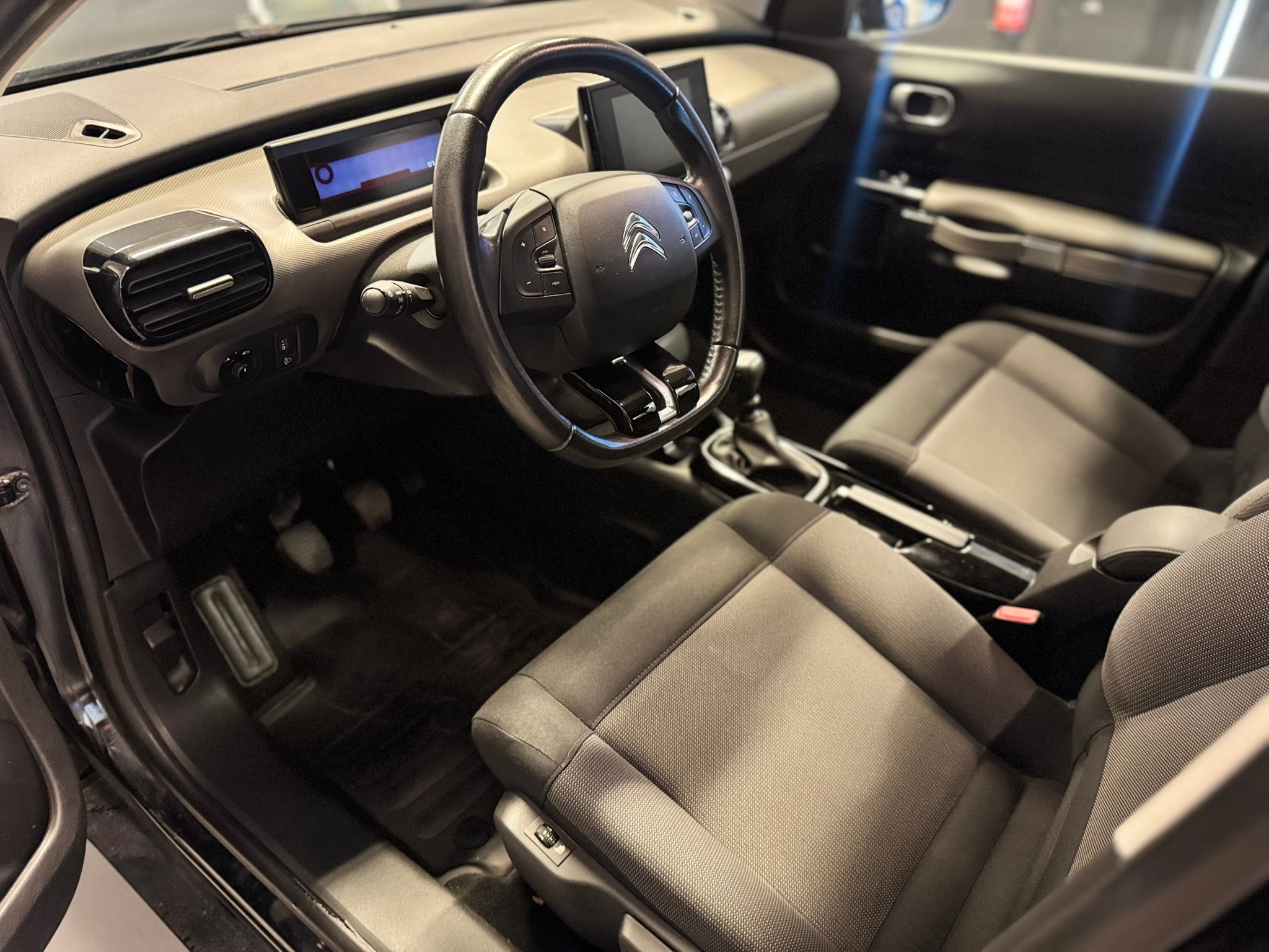 Citroen C4 Cactus 1.2 PureTech Euro 6 2020, bild 4/48