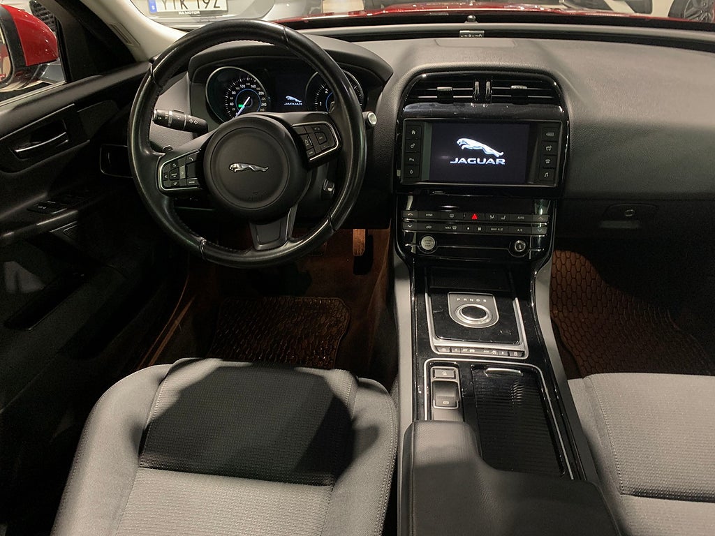Jaguar XE 20d 180hk Automat | Dieselvärmare | 2018