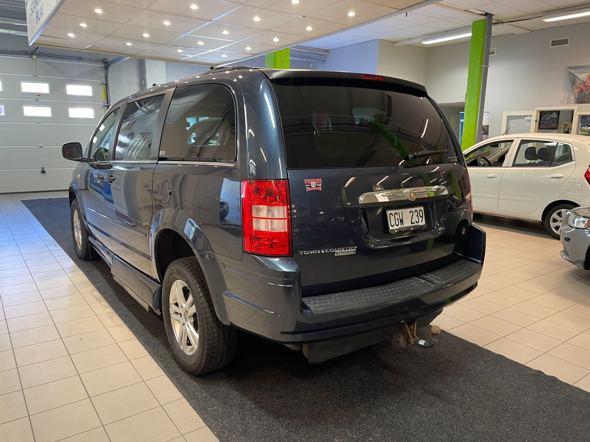 Chrysler Town & Country 2008, photo 7/41