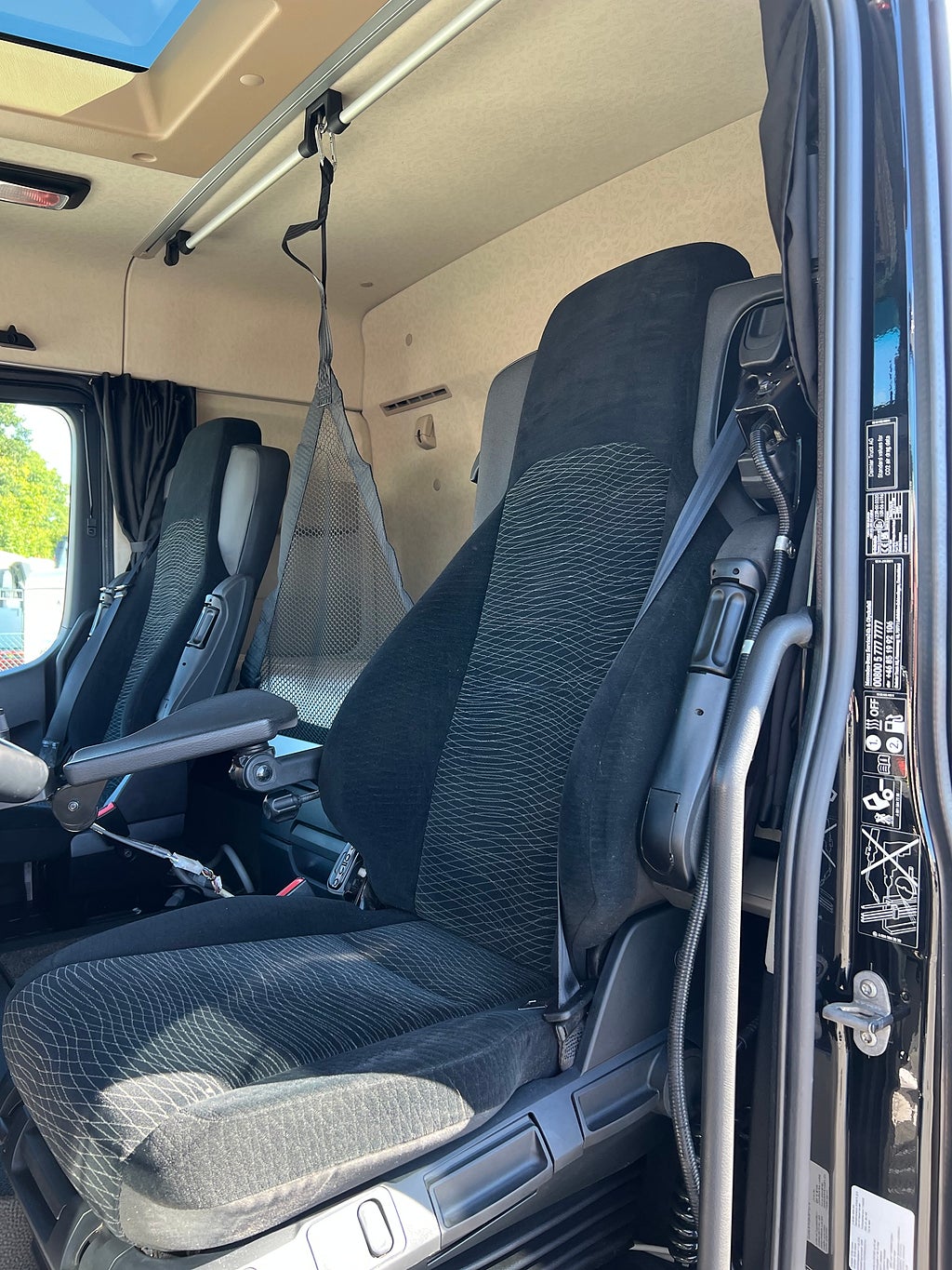 Mercedes-Benz Arocs 3251 Tridem Lastväxlare, Fullt Plogutrustad