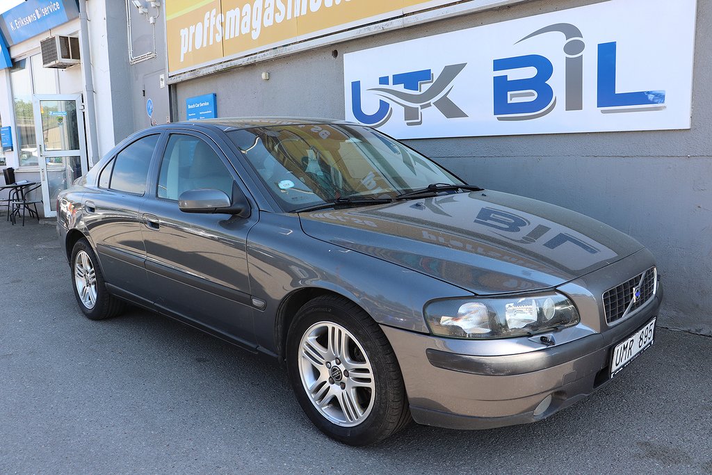 Volvo S60 2.5T AWD Business Nybesiktigad/Dragkrok/NY BESIKT.