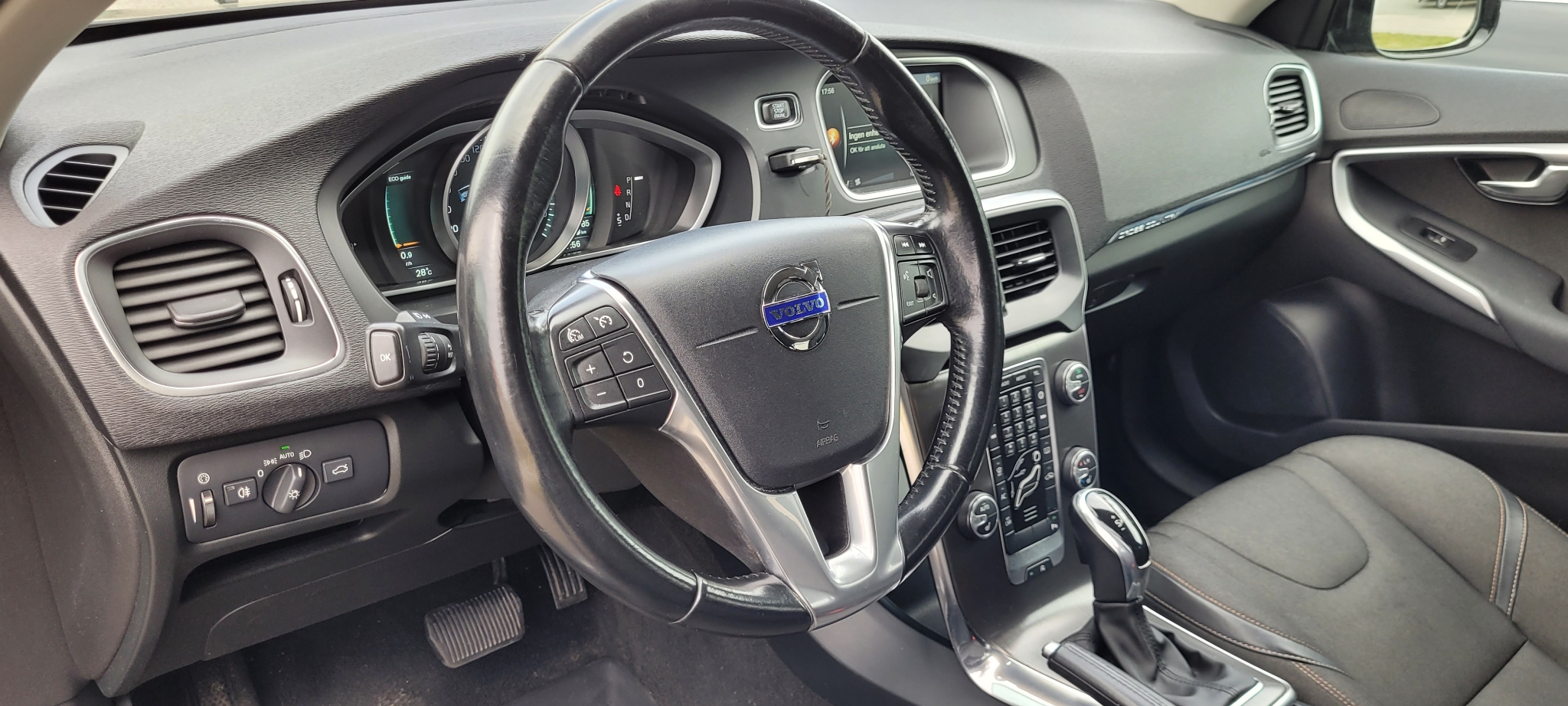 Volvo V40 Cross Country 2015, photo 7/39