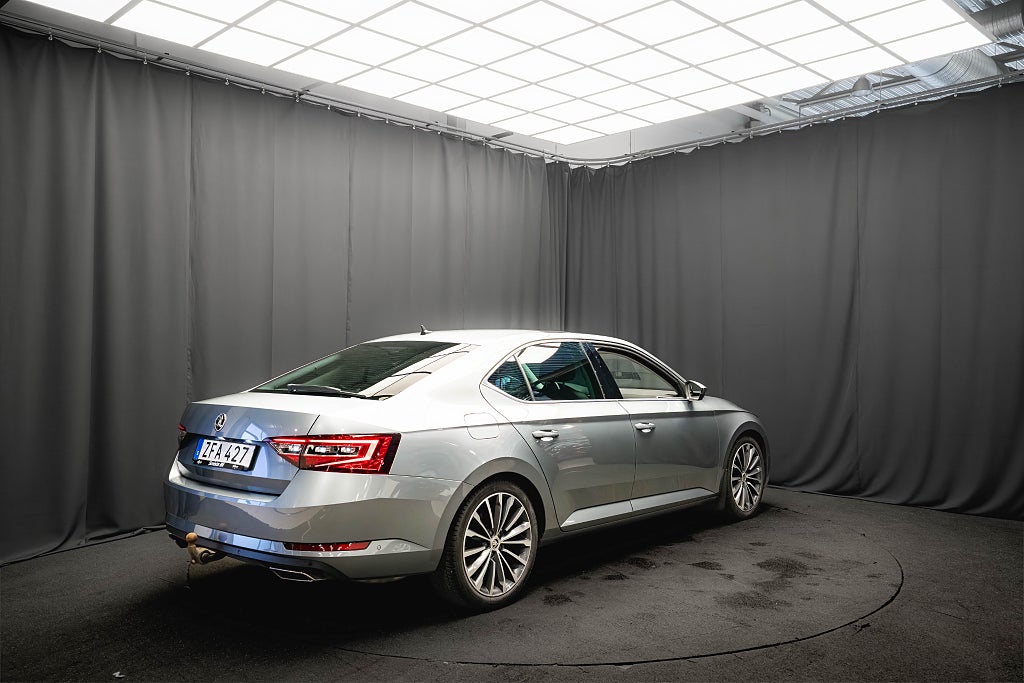 Skoda Superb 2.0 TSI 4x4 L&K PANO B-VÄRMARE LÄDER DRAG KAMERA 280hk
