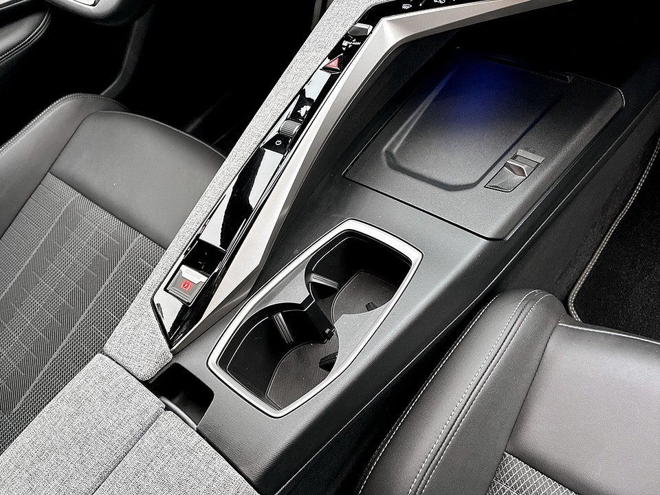 Bild på Peugeot 3008 GT Hybrid 145hk Aut B-KAMERA CARPLAY