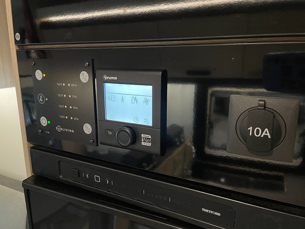 Sun Living A 75 SL / B-körkort/5 bältad/Långbädd/Garage/El-Patron/Fint skic - Sun Living