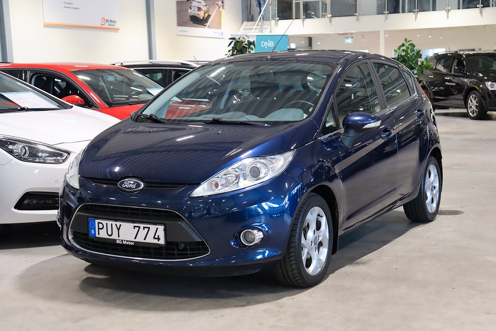 Ford Fiesta 5D 1.25 82HK Titanium Nybesiktigad/Välservad