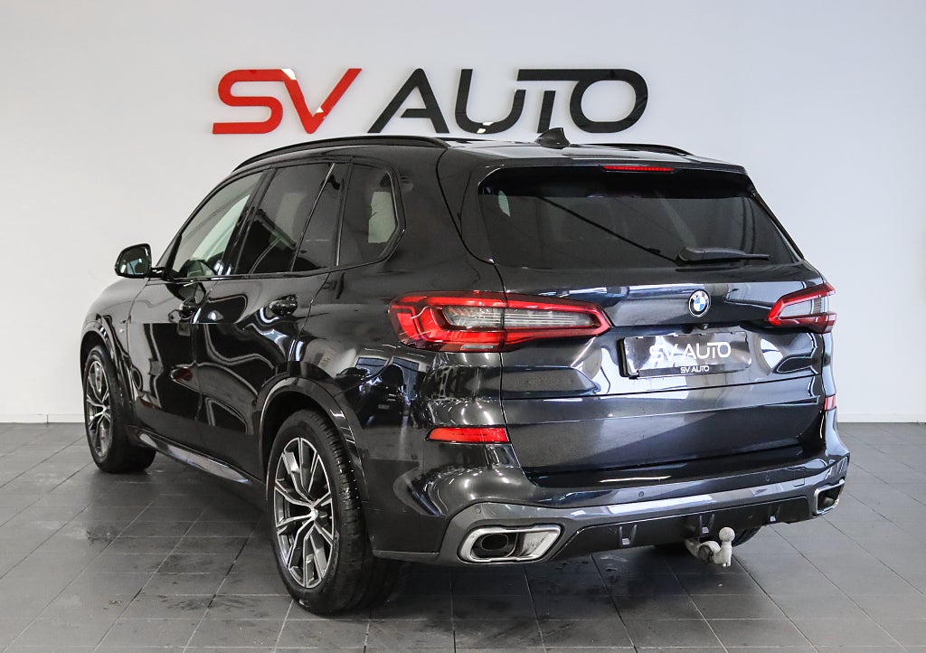 BMW X5 xDrive40i M Sport Pano HuD Värmare H/K Dragkrok MOMS