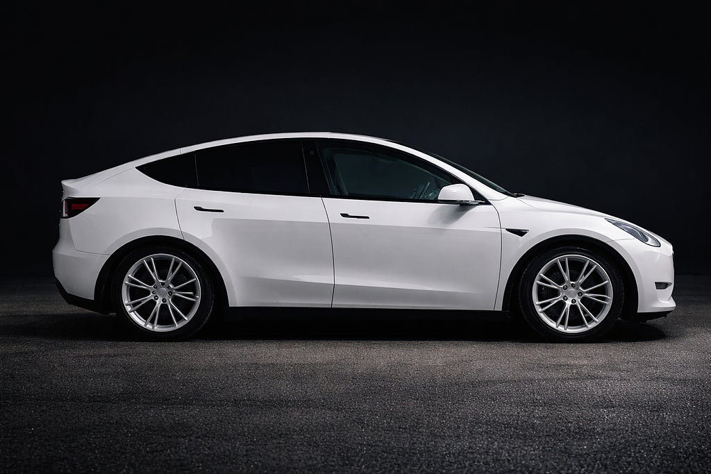 Tesla Model Y Long Range AWD/ Drag /19 tum M+S/ Elbilstöd 46.800:-/