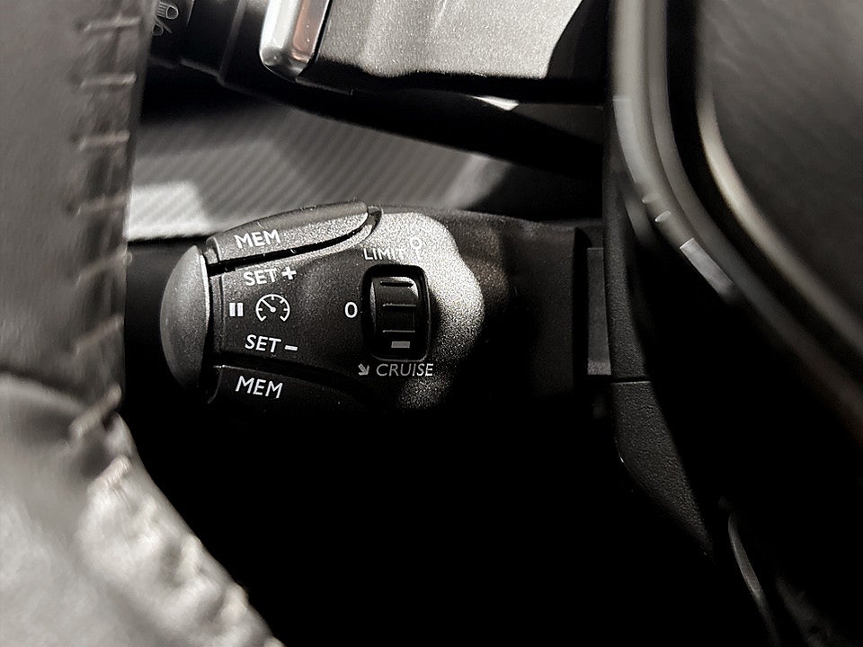 Bild på Peugeot 2008 Allure 1.2 PT 130hk Aut B-KAMERA CARPLAY