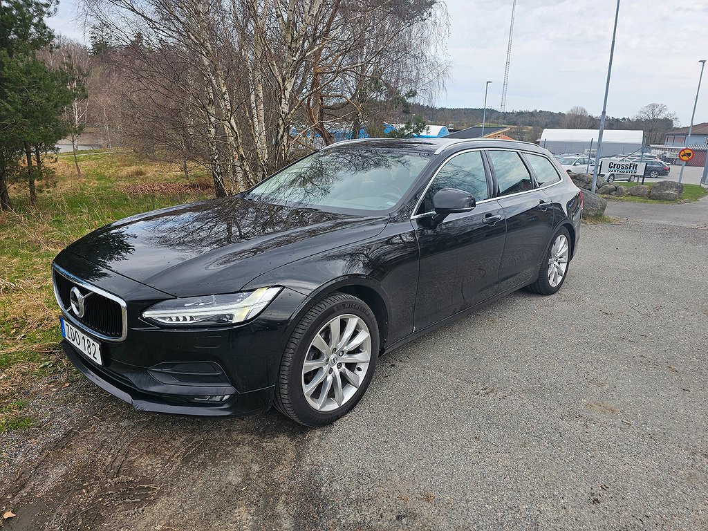 Volvo V90 D3 Momentum Auto/Drag 1Ägare Sv-Såld 