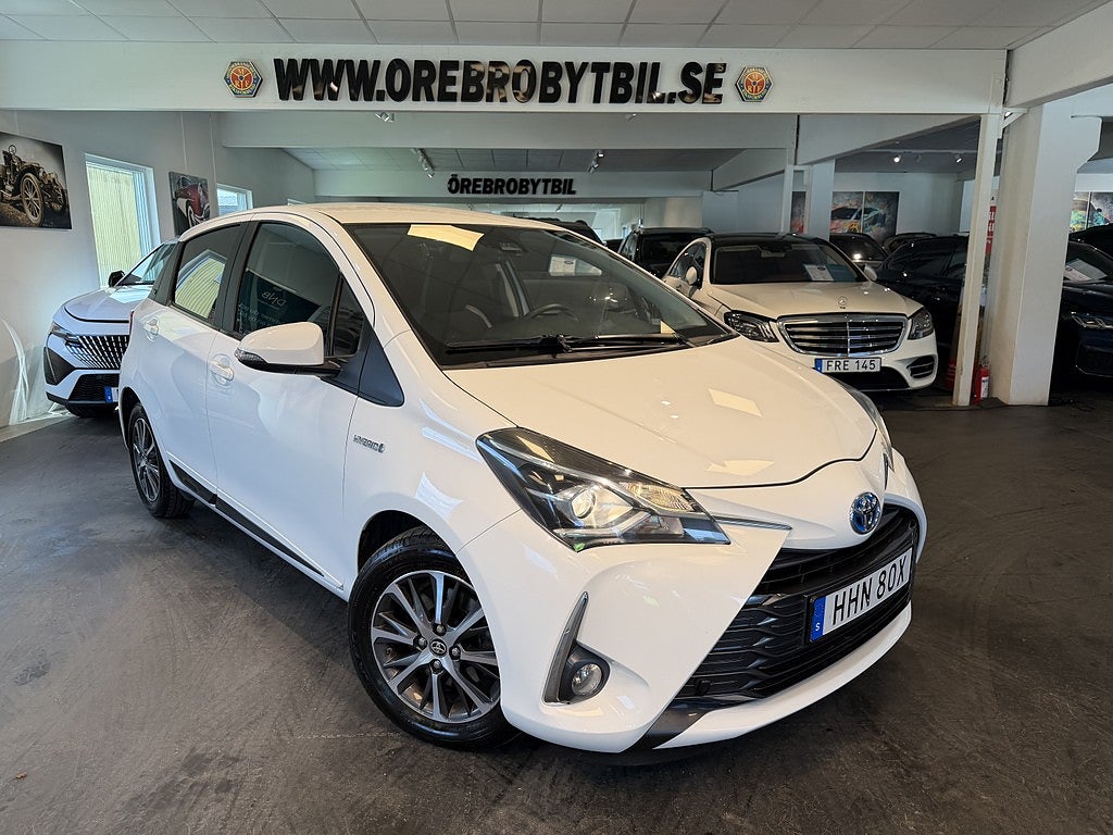 Toyota Yaris Hybrid e-CVT Y20 B-kamera Lågmil M-värmare MOMS 101hk 