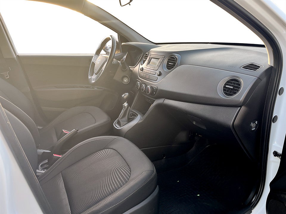 Bild på Hyundai i10 Comfort 1.0 blue 67hk - RATTVÄRME