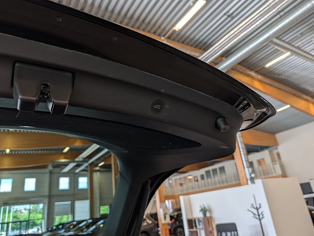 Tesla Model Y Performance 534hk AWD / FSD Total självkörningsförmåga