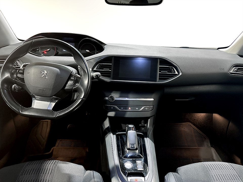 Bild på Peugeot 308 5D Allure 1.2 PT 130hk Aut - CARPLAY, BACKSENSORER