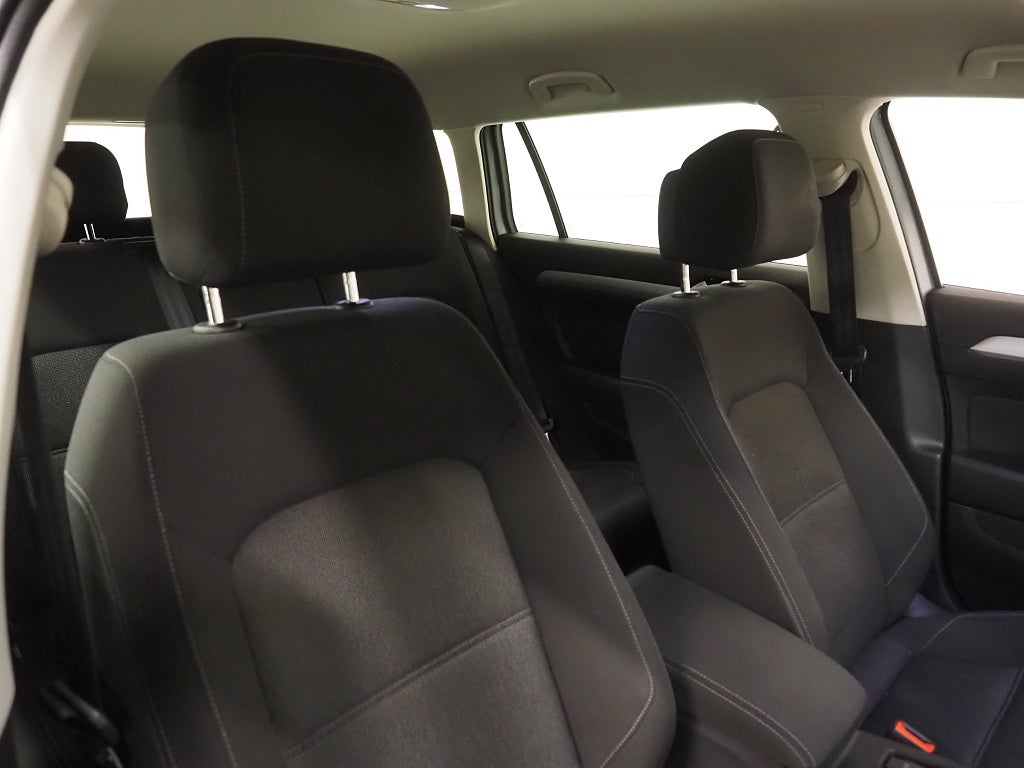 Volkswagen Passat SC 1.5 TSI 150hk Cockpit P-Sensorer 2019